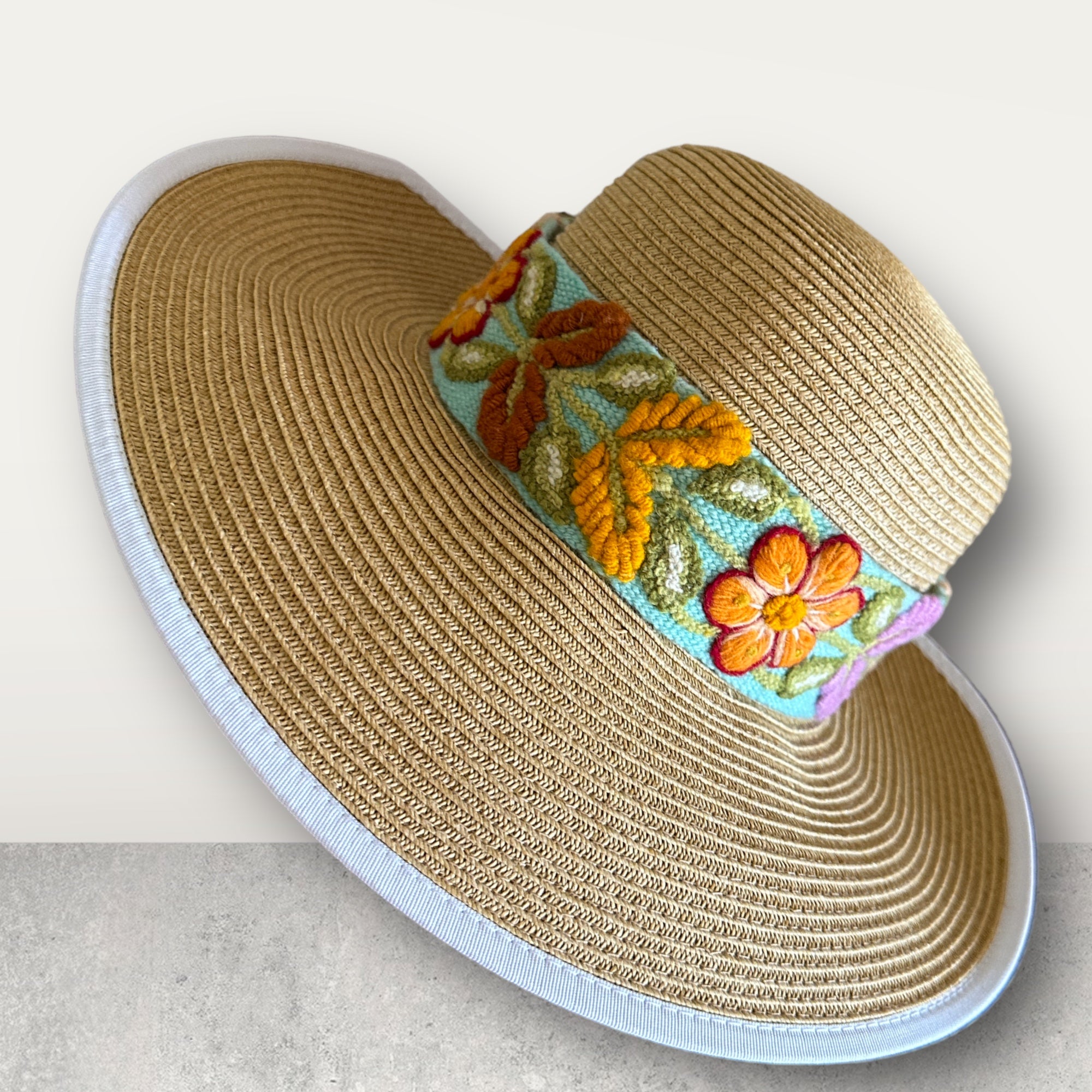 Sun Hat , Straw Hat, White Border - Hand Embroidered Band – Kuyay